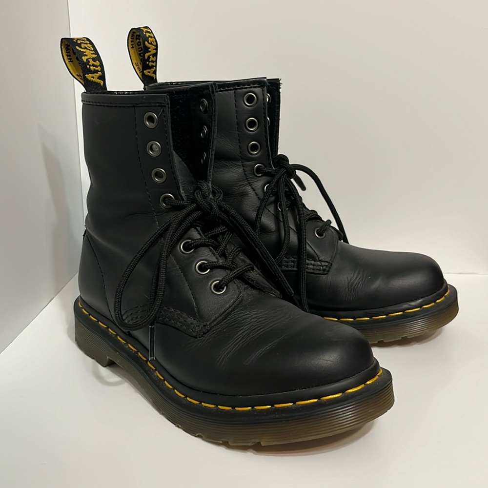 Dr. Marten’s women’s 1460 boot size 6
